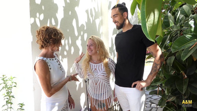 A&M Studios: Venom Amd Elian Hot Fuks in the Pool.