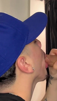 Gloryhole-bro Homie Lutscht Großen Unbeschnittenen Schwanz, Gloryhole
