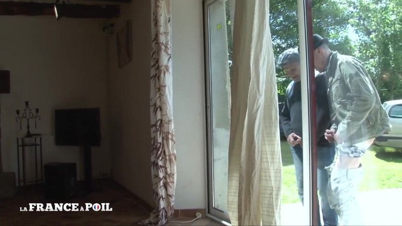 Girls Bang: Nádherná blondýnka je ošukaná, zatímco někteří staří muži nakukují při...