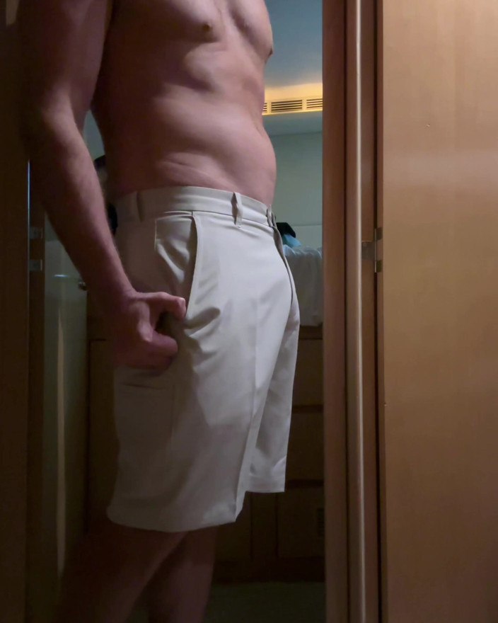 Rocket Man: Чоловік дрочить для своєї подорожуючої подруги після бару