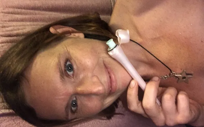 MistressWriggler: Fifteen Minutes of Fannying About Before Using a Catheter for...