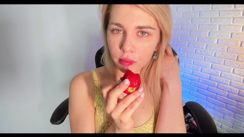 Misty Phoenix: Comiendo fresas