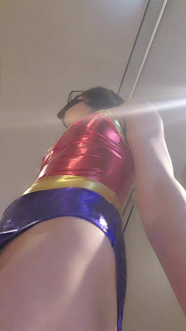 NotAFuta: Esibizionista wonder woman