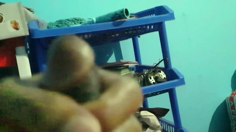 Xujjal: 若い男の子が長い間ペニスをマッサージしても精子は出ませんでした