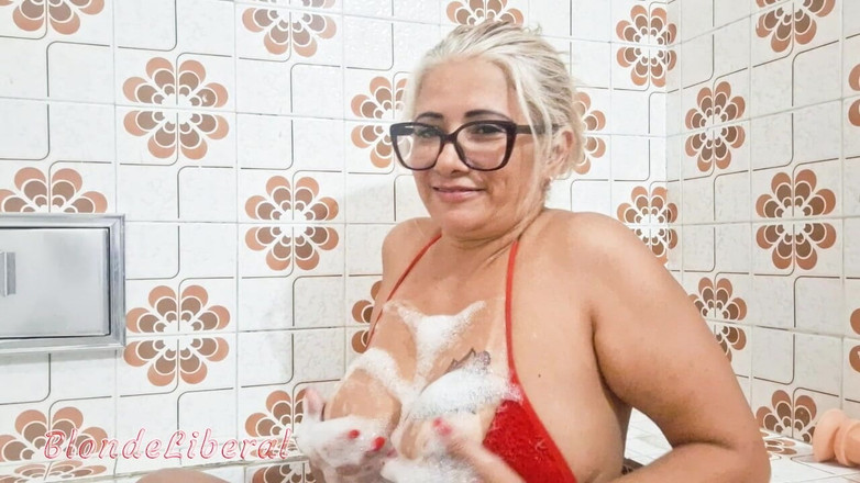 BlondeLiberal: Lepení dilda v Její kundičce a chcaní