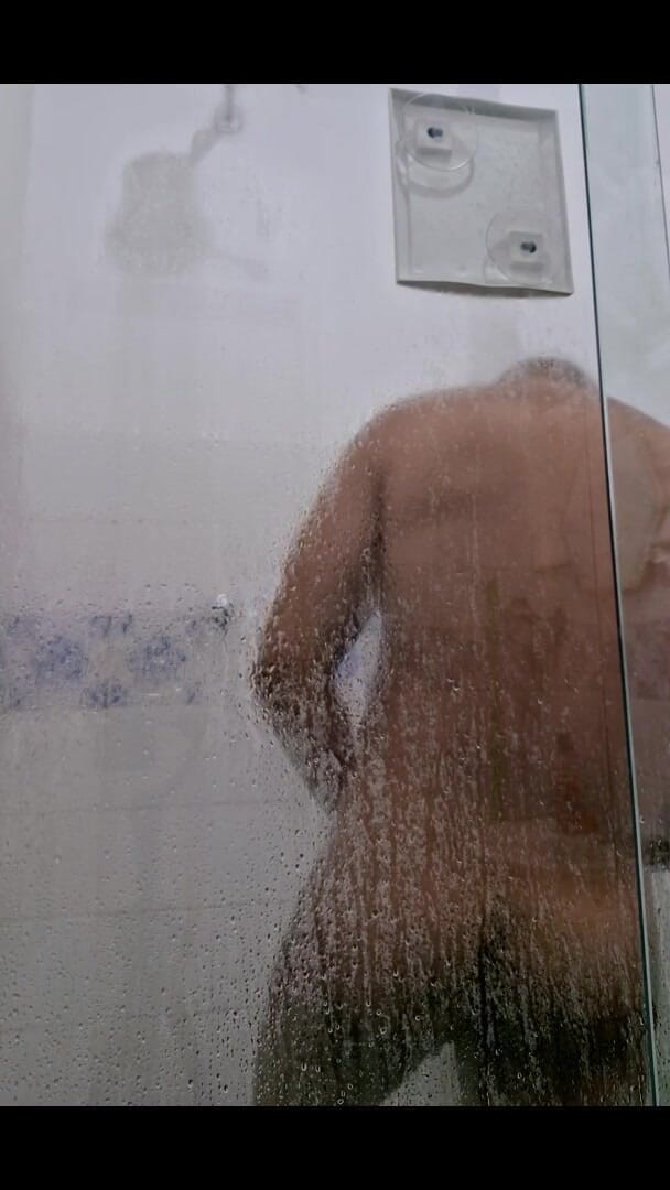 RiqueMartinsRJ: Do You Wanna Hop in the Shower with Me?