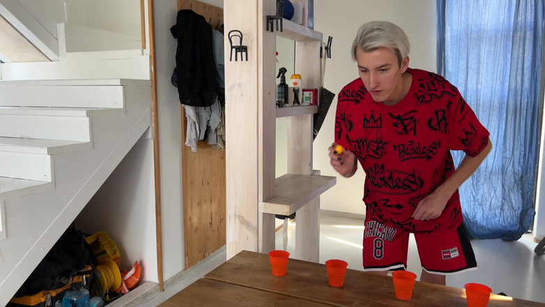 Oliver Strelly: Англійський пасинок і падчерка подарували чоловікові, тому що він виграв