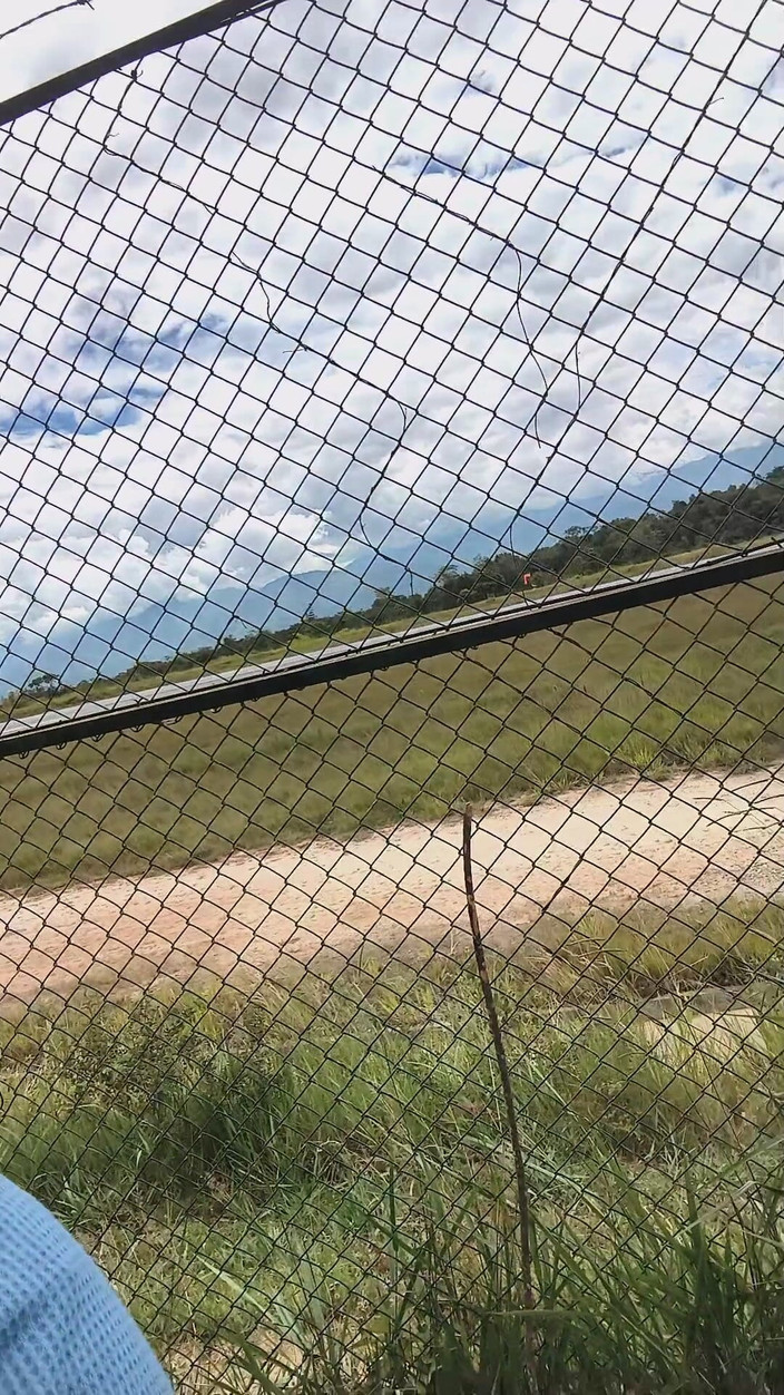 AngyAmazon: Prstem ošukaná venku a téměř chycena