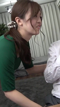 Zralá nevlastní matka s velmi špinavým, nadrženým tělem.