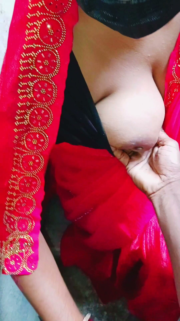 Sexy baby: Das Desi-mädchen steigt auf die treppe