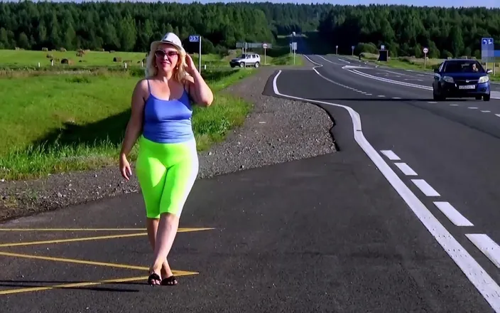 RedRoseRus: Yellow Leggings - Big Ass Walk on Road