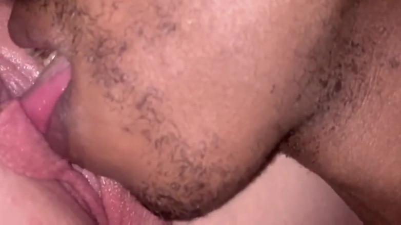 Real homemade BBW BBC porn: Youngenglishbbw büyük zenci yarağı Nata4sex yalıyor yumruk sokuyor ve sikini...