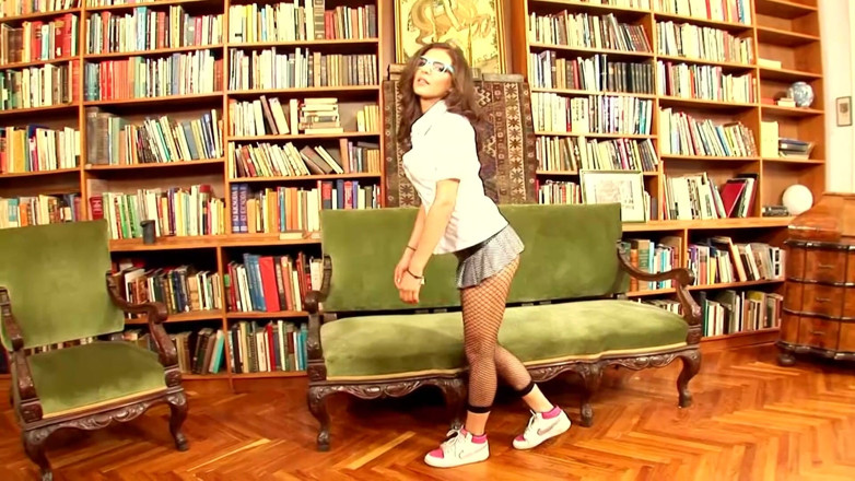 THAGSON: Chica morena cachonda teniendo sexo anal (las chicas nerd aman la...