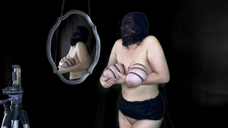 VeeVee Vixen: La troia arrapata lega le sue enormi tette lattiginose 4K