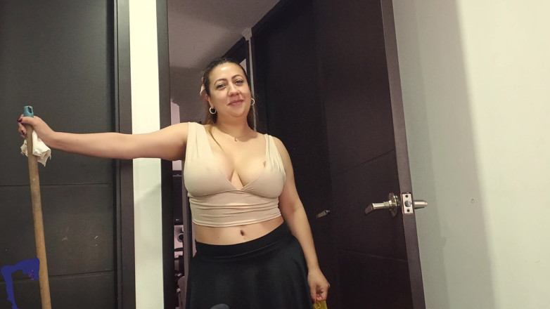 AlinaVelvet: Arrapata Cameriera Latina MILF Fa Pompino Punto Di Vista, Cavalca...