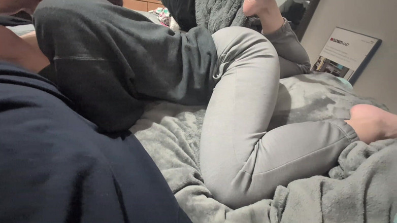 Mimiandevan: Jugando Con Los Pies De La Esposa Durante Mamada POV