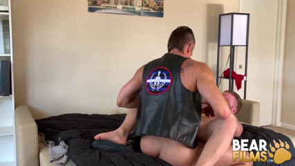 Bear Films: BEARFILMS - Silver Steele fute un urs tatuat după muie
