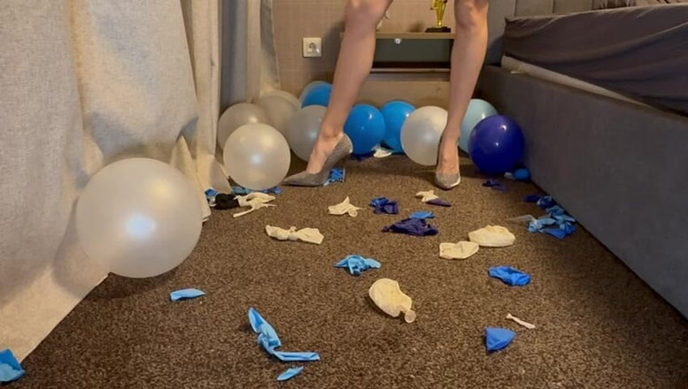 silicone_brunette: Higheels balon popping