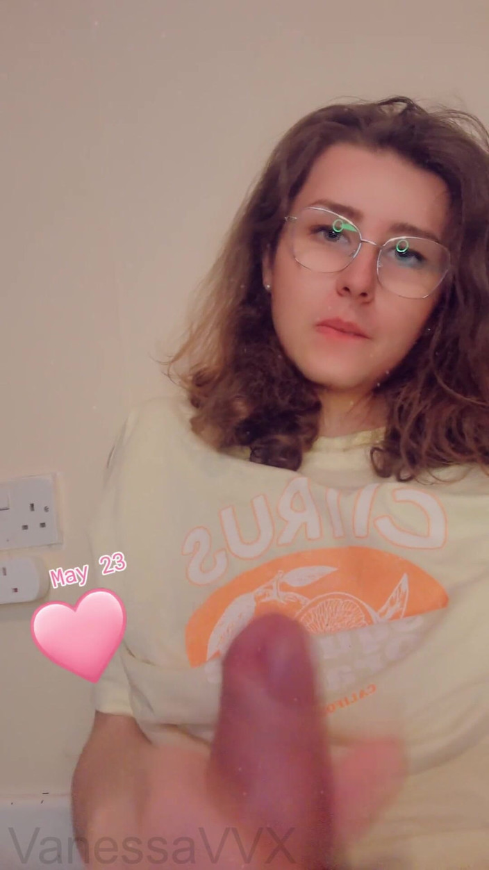 VanessaVVX: Vanessa làm cho một mớ hỗn độn lớn trên mình và ăn...