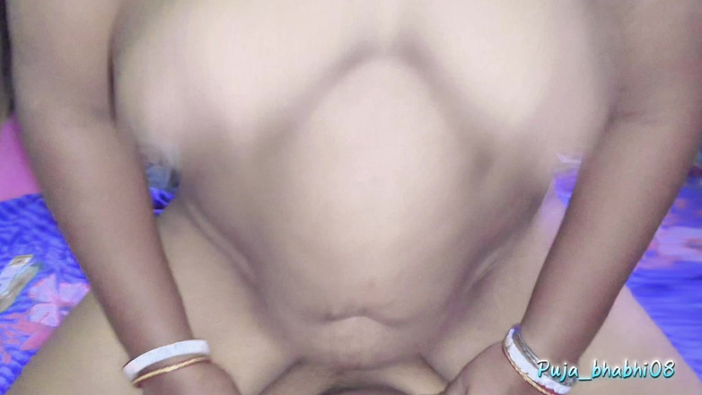 Puja_bhabhi0: Milf Bhabhi stak haar poesje in mijn mond, ze s...