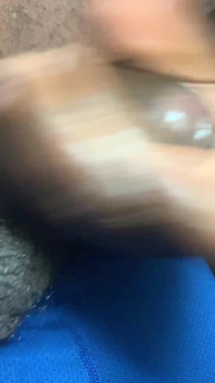 Zakar hitam gay lelaki melancap & memancut mani dengan pancutan besar, sambil merintih & bercakap kotor