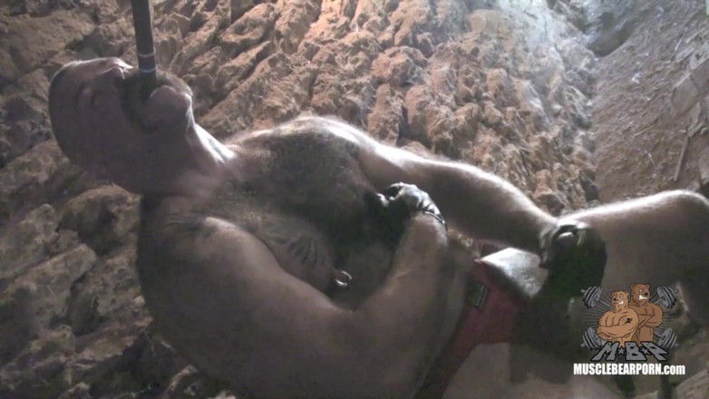 Muscle Bear Porn: Sigaro e guanto Jo