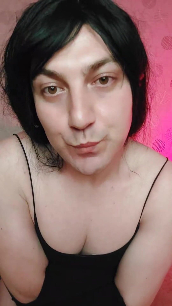 Kitty_Cross: Energi feminin dalam setiap langkahnya