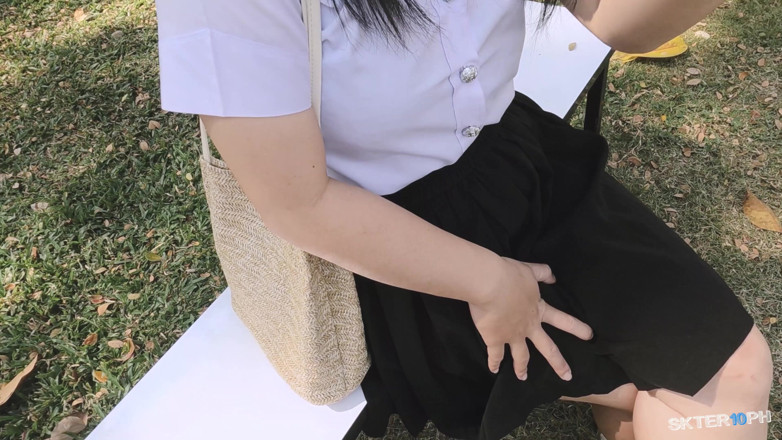 18_honey: Callege, Thaïlandaise asiatique, taille une pipe dans une voiture