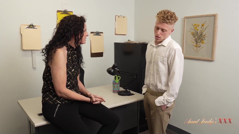 Aunt Judy's XXX: AuntJudysXXX - Tall Mature Office MILF Beth Mckenna Fucks the Intern