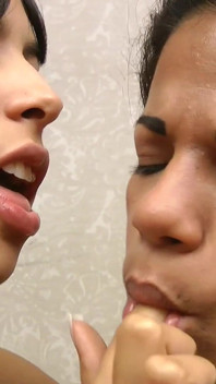 Lésbicas beijando meninas clássicos