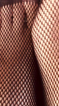 你喜欢我穿着丝袜的脚吗？