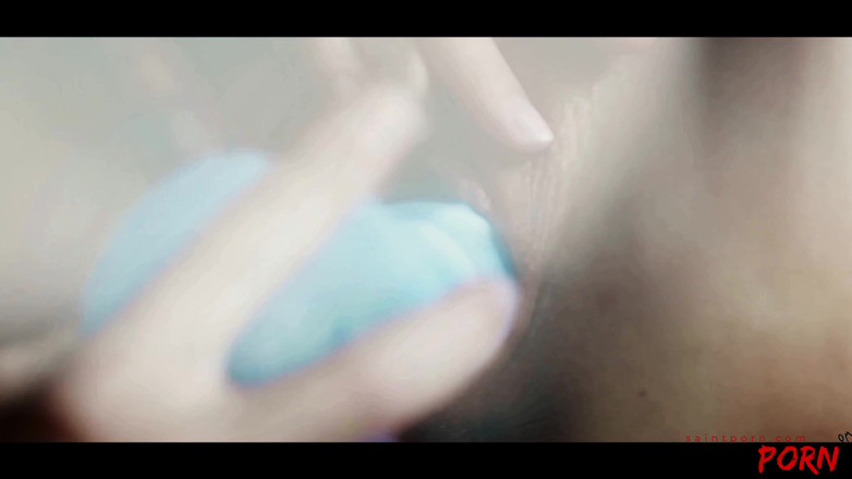 SaintPorn: केट ब्लू एंजेल की इच्छाओं के लिए यौन दावत बन जाती है