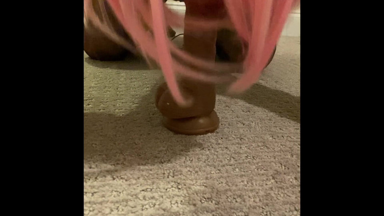 MadisonCD2025: Sissy Travestito in abito attillato e calze alte alla coscia...