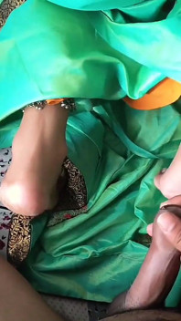 Bhabhi desi tersangkut di katil. Bahagian 1.