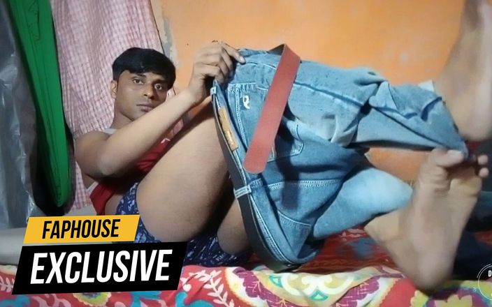 Indian desi boy: Vuile pornojongen alleen vervelende porno plassen en sperma plezier in...