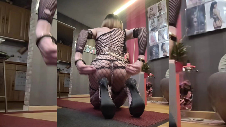 VaneSsa BiTCHx: चलो, तैयार हो जाओ, लंड चूसना, लड़का आ रहा है