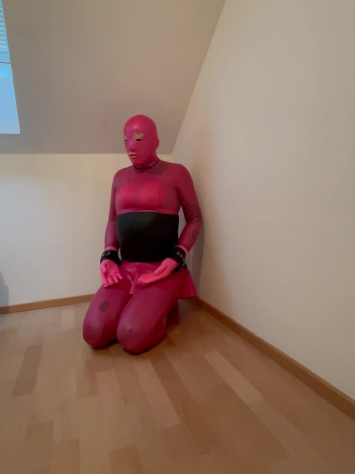 PervyLara: Rosa gummipuppe, sissy-sklavin fullrubber drei latexlagen