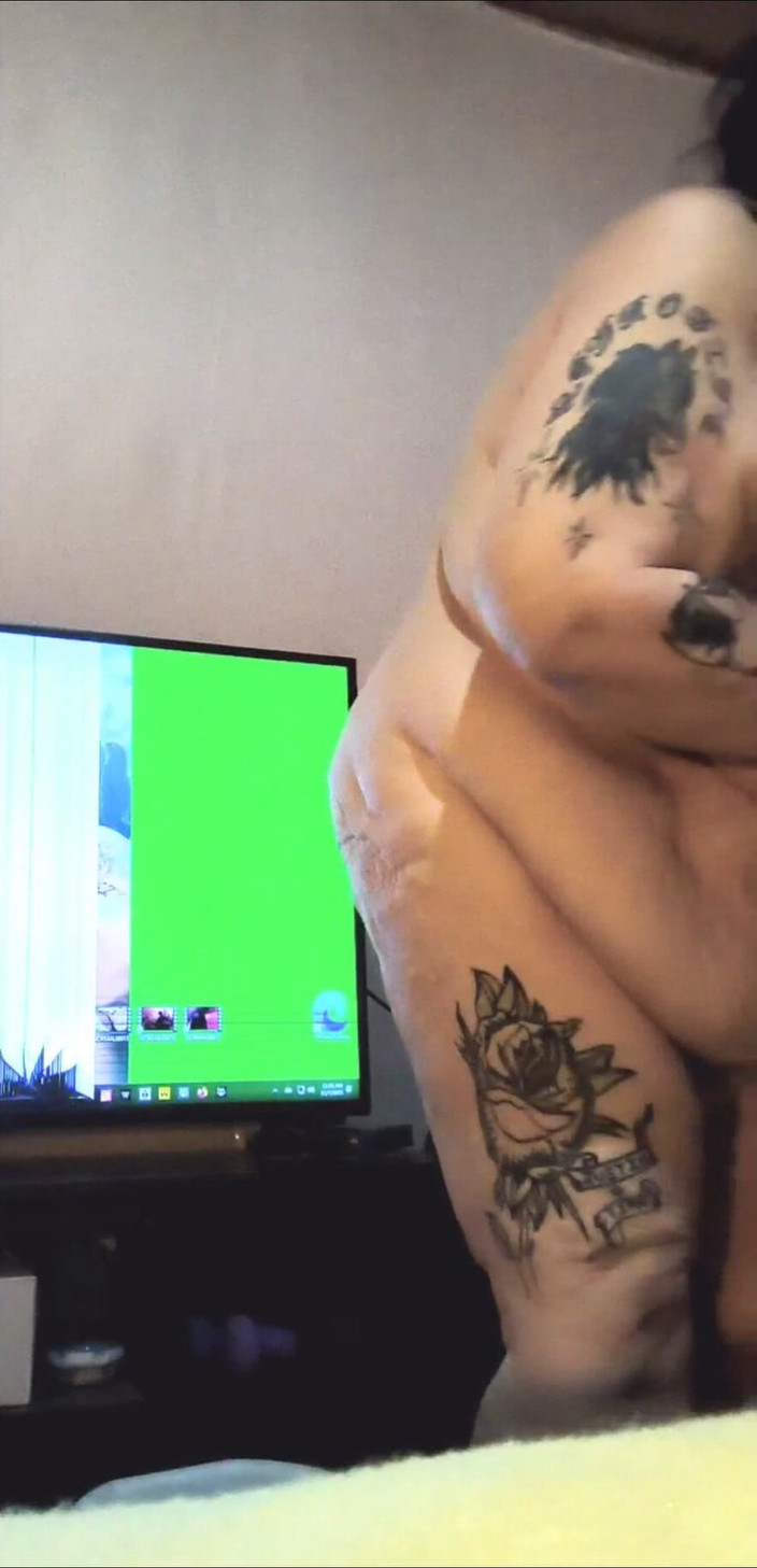 HerculesnVENUS: 从后面弯下腰，她像失去理智一样喷出