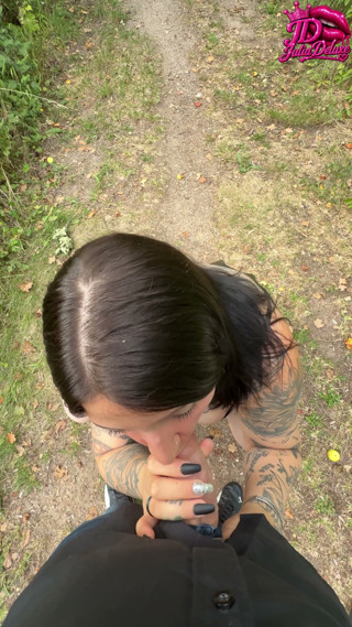 Julia Deluxe: My First Pee Experience