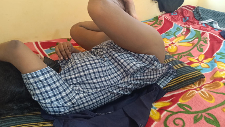 Magilmathi: Une étudiante partage son lit avec son prof