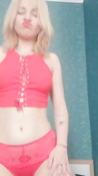 Dimineață acasă cu striptease și masturbare cu orgasm
