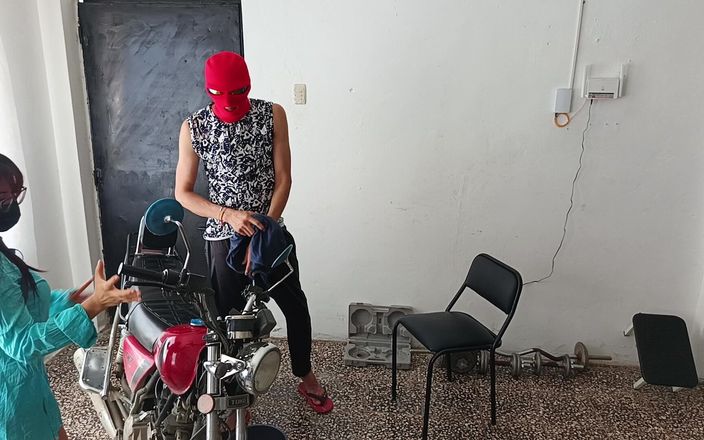 NEGRITA SEXY: Svádím souseda, zatímco leští svou motorku