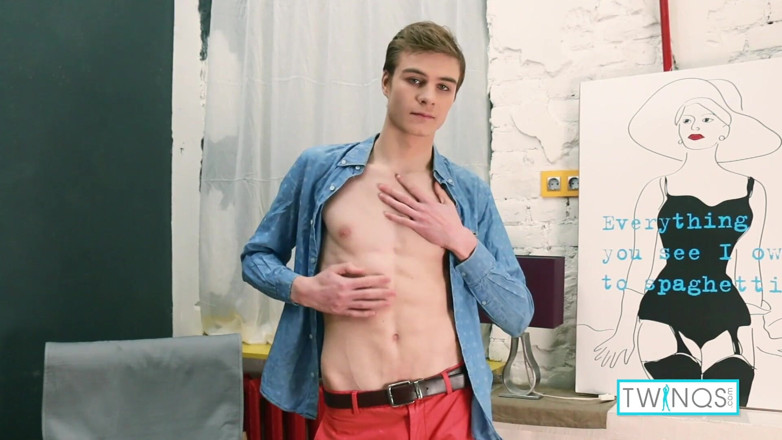 Twin Qs: Lucas la teen del college amante del cazzo gioca con...