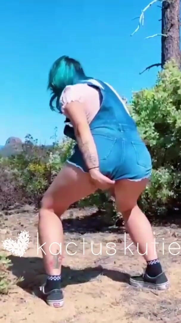 Peeing in My Shorteralls with a View! (Kactus kutie)