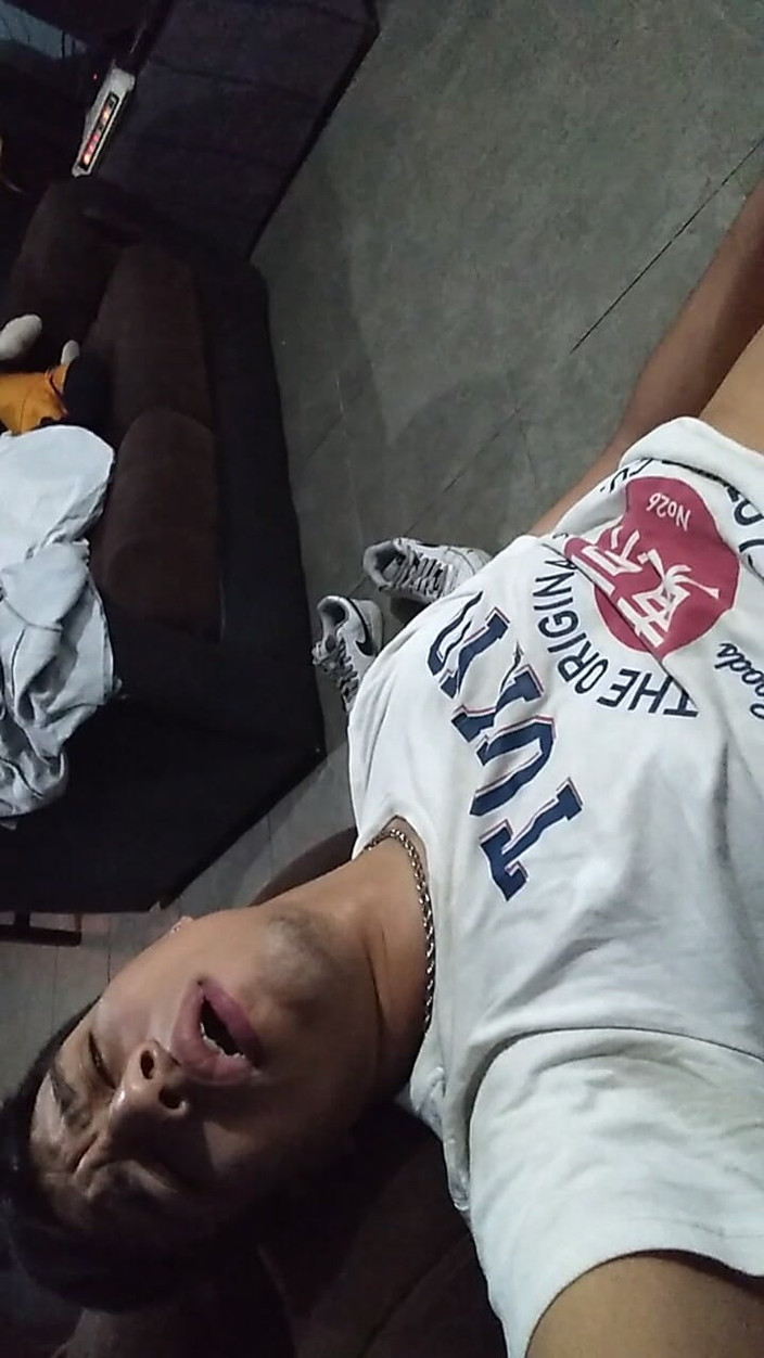 AlexAlejandro13: Поглаживаю мой член на полу