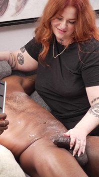 Dans Les Coulisses! Cette BBW Australienne Rousse Adore Sucer Ses Tétons Et Le Branler!