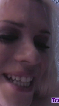 Heiße anal-trans-sex-gefängnishaus-fantasien