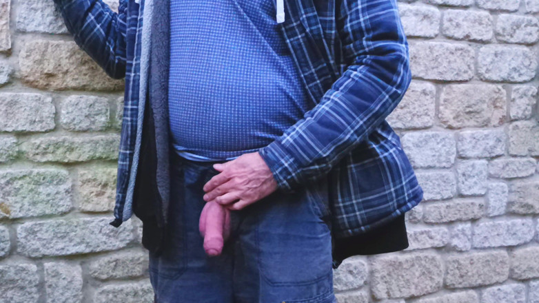 Rockardglans: Big Uncut Cock Wanking i Cumming for the Neighbours Again -...