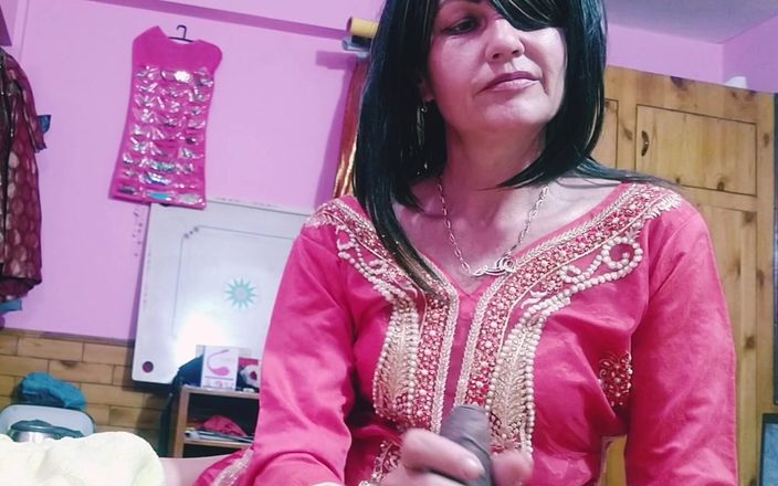 Bolly Karma: 彼女はチョコレートと大きな黒いチンポが大好きです!