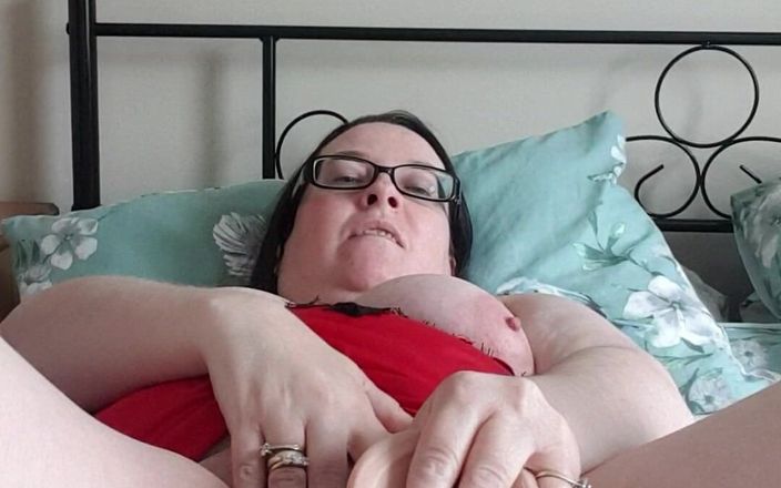 Littlevixen: Big Dildo in Silk